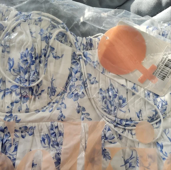 **I LEFT** Selkie Seashell Top in Bed & Breakfast - Picture 7 of 12